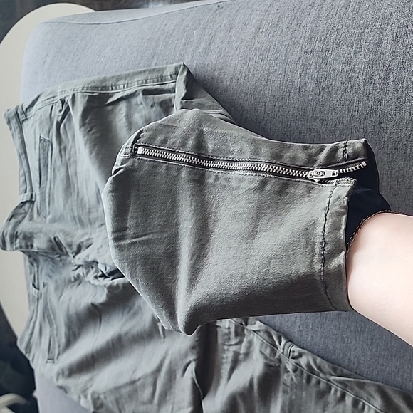 Women's Gap camo/moss green business casual legging. - Picture 2 of 14